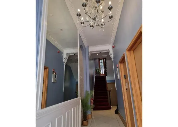 F201-Affordable Studio Near Hyde Park